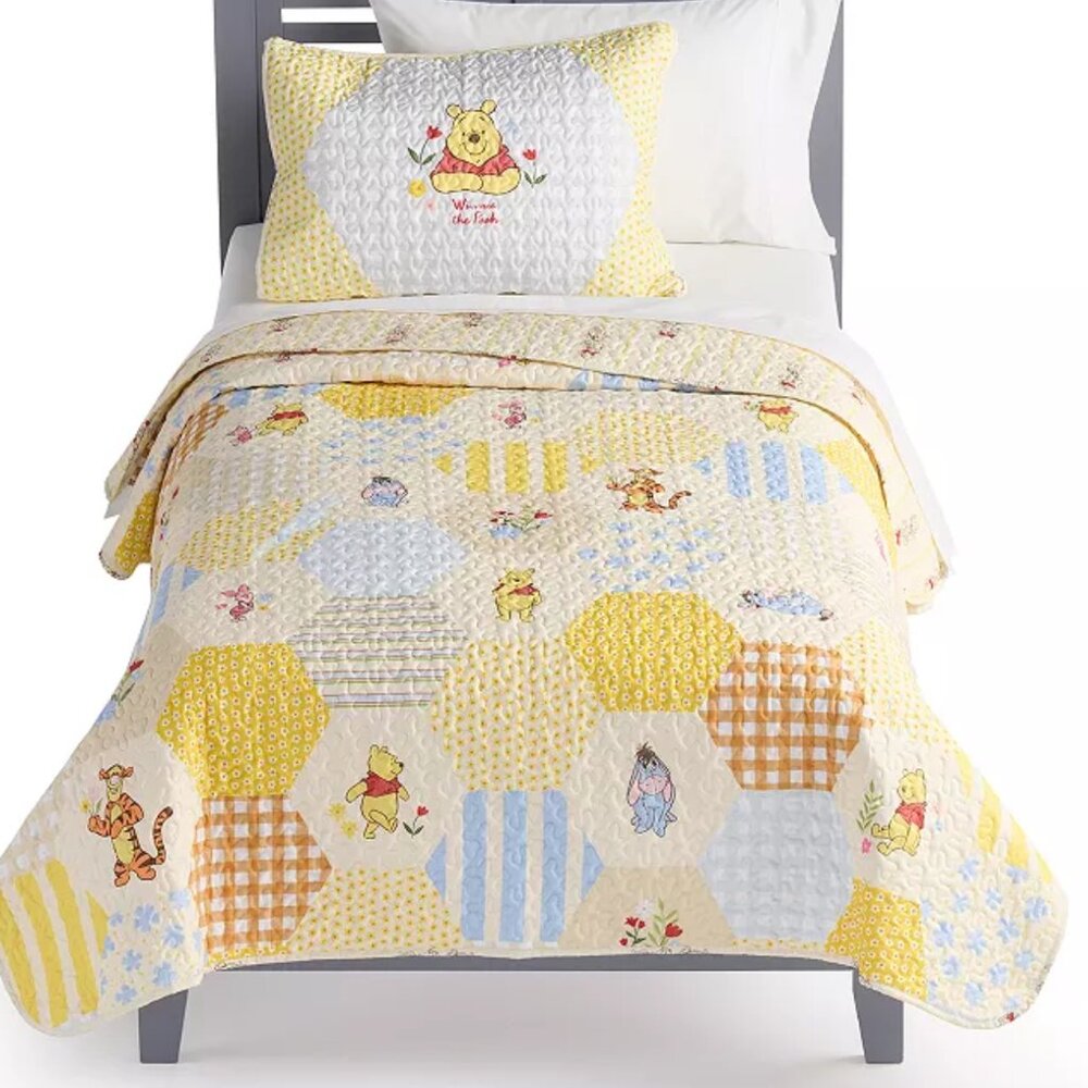 Disney Winnie the Pooh QUILT SET / Twin Size Set (65" X 88") includes sham